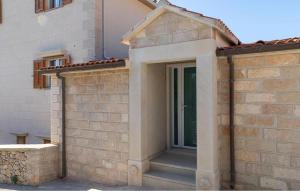 Pet Friendly Apartment In Bol With Lake View