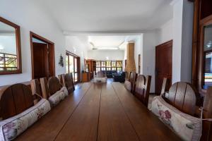 Casa c Piscina e Churrasqueira em Condominio