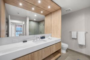 Downtown lifestyle - Luxury condo & Rooftop Pool