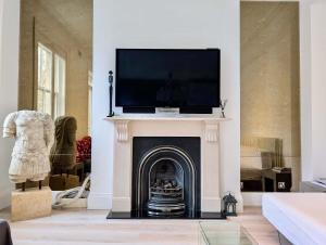 Stylish 1 Bed in SW7 with Private Balcony