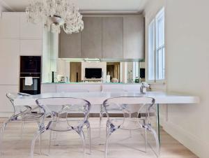 Stylish 1 Bed in SW7 with Private Balcony