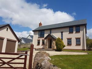 4 Bed in Gower oc-hh151