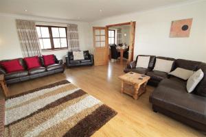4 Bed in Gower oc-hh151