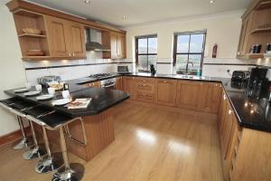 4 Bed in Gower oc-hh151