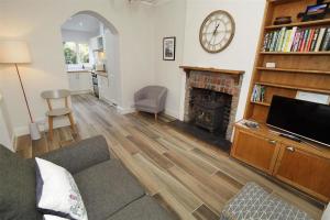4 Bed in Mumbles oc-hh1209