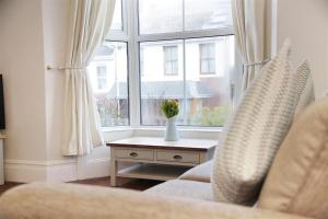 4 Bed in Mumbles oc-hh1209