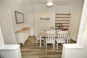 4 Bed in Mumbles oc-hh1209