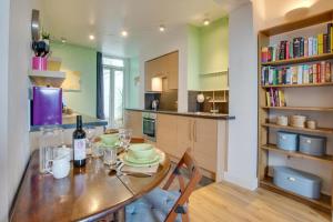 1 Bed in Mumbles oc-hh1205