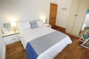 3 Bed in Overton oc-hh2103