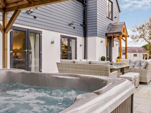 5 Bed in Rhosbodrual 80729