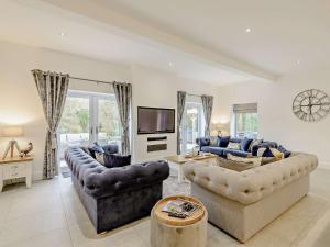 5 Bed in Rhosbodrual 80729