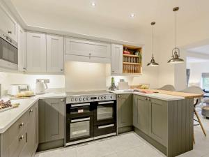 5 Bed in Rhosbodrual 80729