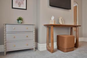 WhiskAwayHomes - Sebright Avenue - Luxury home