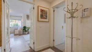 Estoril Upscale Apartment with Pool by LovelyStay