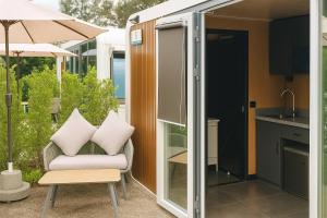 Cozy Nomad Cabin Bangtao — Poolside Beach Retreat