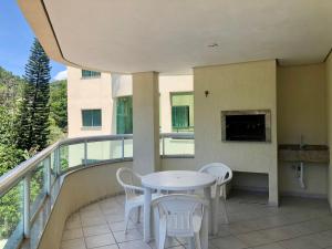 Apartamento em avenida principal de Bombinhas