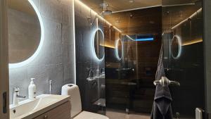 Villa Ilvesrinne Rukatunturi - 2 winter ski passes, Sauna, EV Char, Forest view