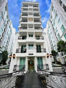 City Garden Olympus condo with balcony