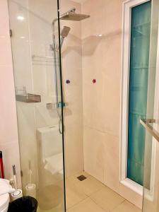 City Garden Olympus condo with balcony