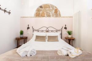 Imperium Residence - 100mt to metro, private Patio, A-C, 2-4 pax