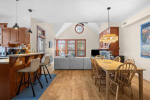 Les Eaux 3BR, Sauna, Fireplace and Jacuzzi Access