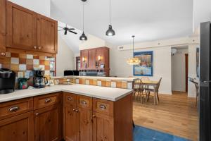 Les Eaux 3BR, Sauna, Fireplace and Jacuzzi Access