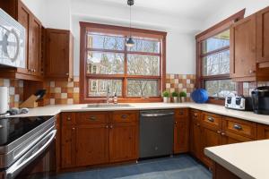 Les Eaux 3BR, Sauna, Fireplace and Jacuzzi Access