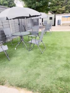 Modern Living 9 bedroom house with 9 bathrooms,