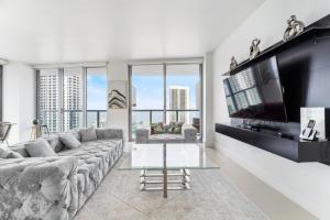 Spacious Luxury Apartment at Beachwalk Resort with Ocean Views and Private Foyer