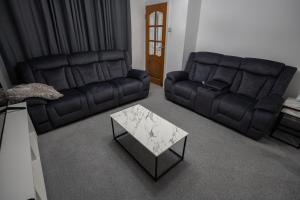 4 Bed Recently Refurbished Home Free Parking