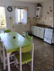 Chalet 4 ambientes, 3 cuadras de la playa - WIFI - Cochera - Patio