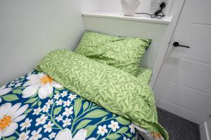 4 Bed Recently Refurbished Home Free Parking