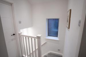 4 Bed Recently Refurbished Home Free Parking