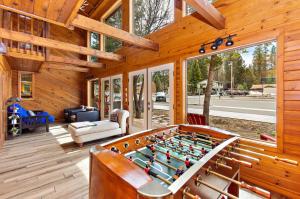 The Sky Chalet - Walk to Slopes, Close to Lake