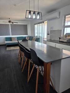 92 Camarque - 3 Bedroom Apartment In Umdloti - 180 Degree Sea Views