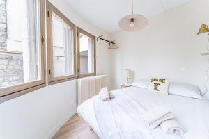 Modern Family Suite with 3 bedrooms and 2 bathrooms for 6 people