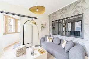 Modern Family Suite with 3 bedrooms and 2 bathrooms for 6 people