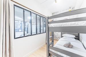 Modern Family Suite with 3 bedrooms and 2 bathrooms for 6 people