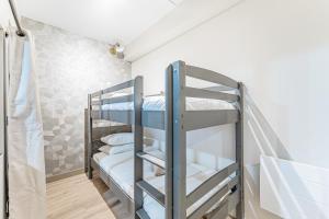 Modern Family Suite with 3 bedrooms and 2 bathrooms for 6 people