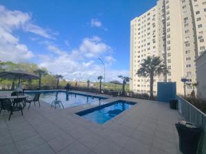 Apto em prédio c piscina em João Pessoa - JDS0104