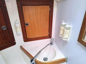 Sleep on a Sailboat in Lisbon a unique stay