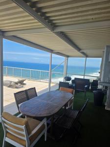 101 Camarque - 3 Bedroom Apartment In Umdloti - 180 Degree Sea Views