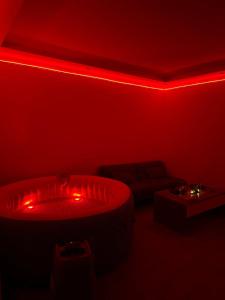 Jacuzzi Privé & Cinéma - Suite Romantique