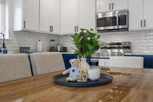 Family Escape Near AUS Games, Pool, EV Charger