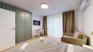 NEW Studio by Nivy & Bus Station w AC