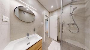 NEW Studio by Nivy & Bus Station w AC