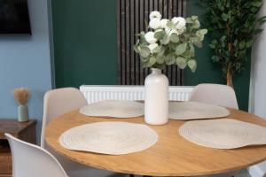 Vacant Nests Ivy Cottage 3BR Wi-Fi