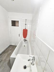 Parking privé, appartement rénové accès jardin