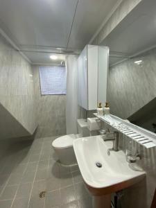 경복궁 광화문 명동 종로 동대문 홍대 지하철 도보3분 방3 침대5 10명 가족 단체 가능