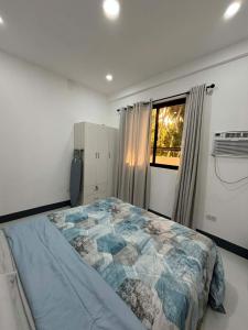 Apt with LUX Bathroom & Functional Workspace